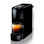 imagen de Cafetera Nespresso Essenza Mini Negra con Aeroccino